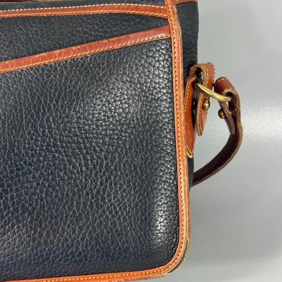 Vintage DOONEY & BOURKE BLACK ALL WEATHER LEATHER Crossbody Shoulder Purse - Picture 7 of 13